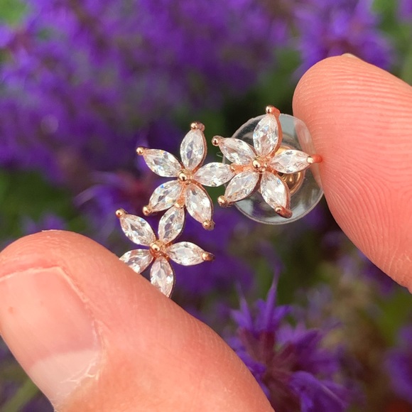 Flowers cubic zirconia earrings - Picture 2 of 4